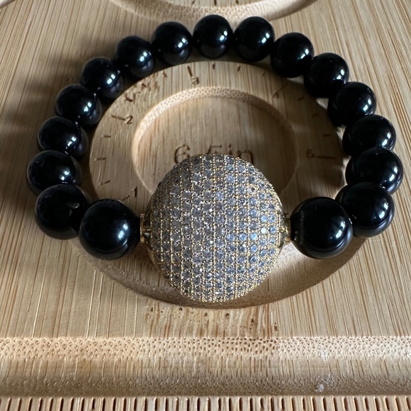 Polished 10mm Onyx w/ Gold Crystal Pave Center - Picture 4 of 7